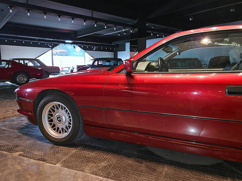 BMW 850iA - Sedan: hình 4 BMW 850iA - Sedan: hình 4