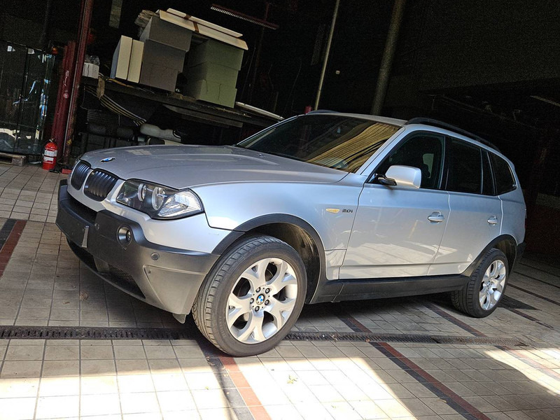 BMW X3 _ 3.0i Automatic - Sedan: hình 3 BMW X3 _ 3.0i Automatic - Sedan: hình 3