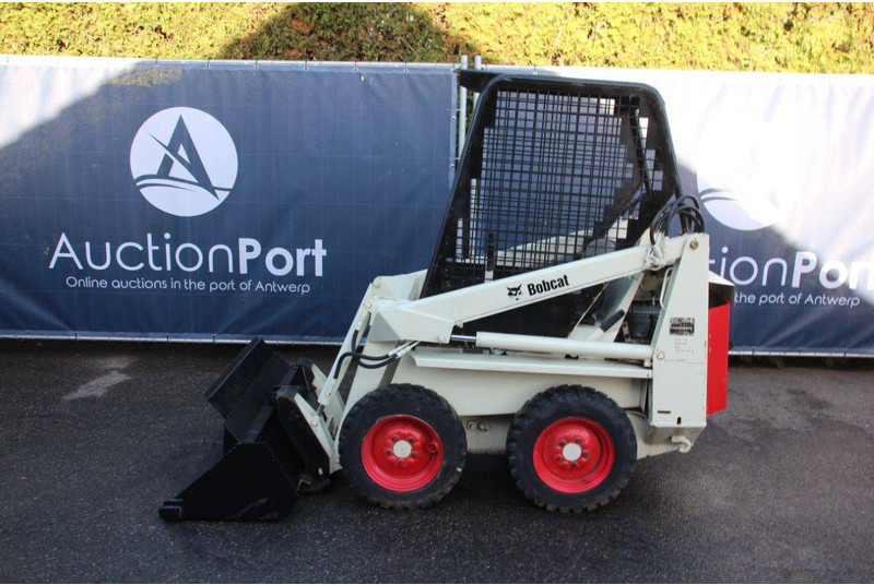 Bobcat 310 - Máy xúc lật bánh lốp: hình 2 Bobcat 310 - Máy xúc lật bánh lốp: hình 2