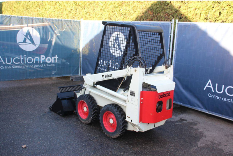 Bobcat 310 - Máy xúc lật bánh lốp: hình 3 Bobcat 310 - Máy xúc lật bánh lốp: hình 3
