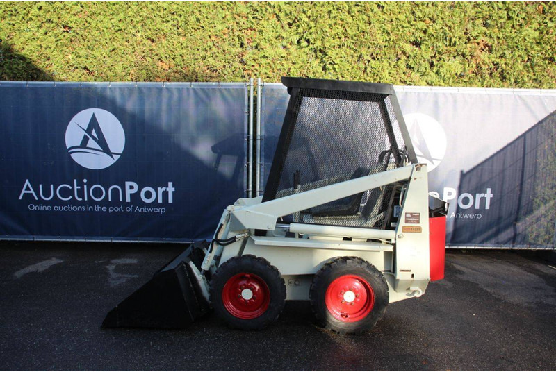 Bobcat 315 - Máy xúc lật bánh lốp: hình 2 Bobcat 315 - Máy xúc lật bánh lốp: hình 2