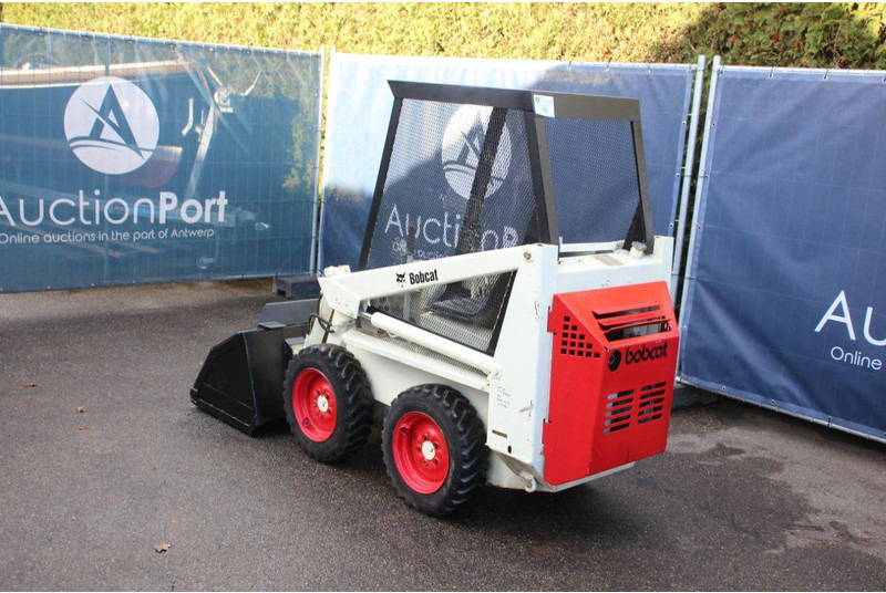 Bobcat 343 - Máy xúc lật bánh lốp: hình 3 Bobcat 343 - Máy xúc lật bánh lốp: hình 3