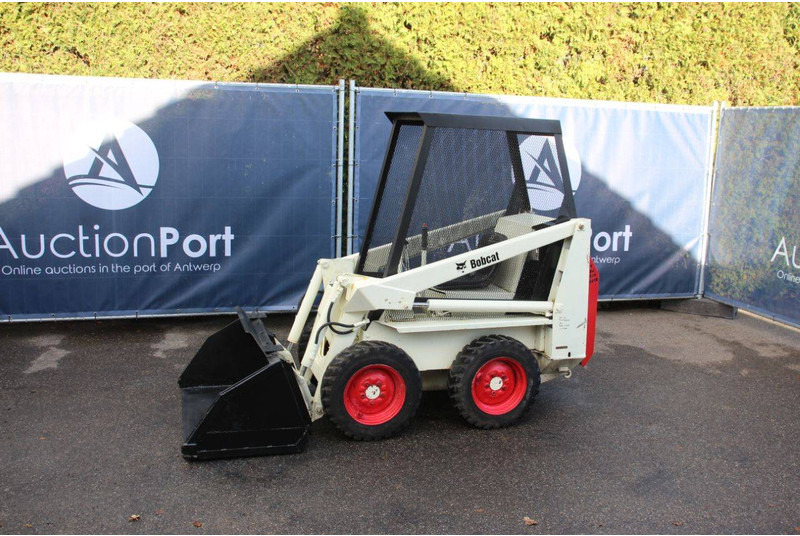 Bobcat 343 - Máy xúc lật bánh lốp: hình 1 Bobcat 343 - Máy xúc lật bánh lốp: hình 1