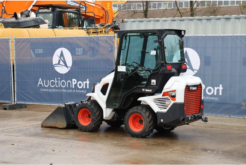 Bobcat L28 - Máy xúc lật bánh lốp: hình 3 Bobcat L28 - Máy xúc lật bánh lốp: hình 3