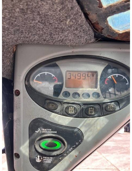 Bobcat S100 - Máy xúc lật bánh lốp: hình 5 Bobcat S100 - Máy xúc lật bánh lốp: hình 5