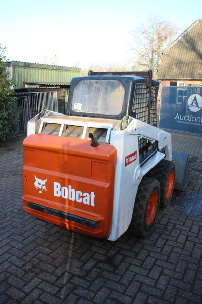 Bobcat S130 - Máy xúc lật bánh lốp: hình 5 Bobcat S130 - Máy xúc lật bánh lốp: hình 5