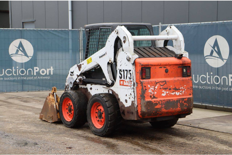 Bobcat S175 - Máy xúc lật bánh lốp: hình 4 Bobcat S175 - Máy xúc lật bánh lốp: hình 4