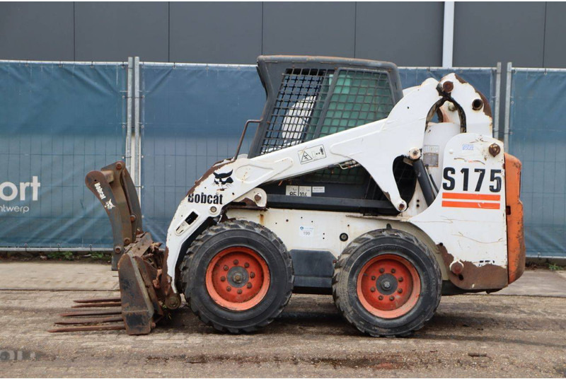 Bobcat S175 - Máy xúc lật bánh lốp: hình 2 Bobcat S175 - Máy xúc lật bánh lốp: hình 2