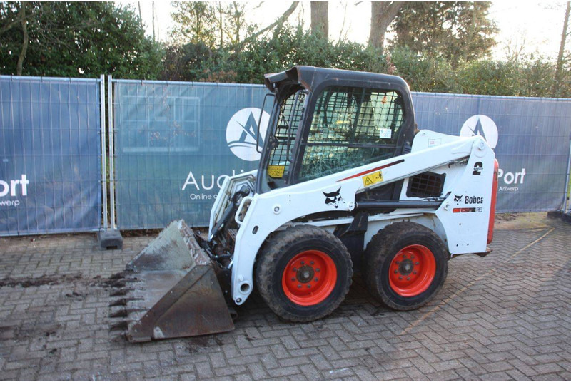 Bobcat S450 - Máy xúc lật bánh lốp: hình 1 Bobcat S450 - Máy xúc lật bánh lốp: hình 1