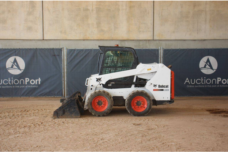 Bobcat S550 - Máy xúc lật bánh lốp: hình 2 Bobcat S550 - Máy xúc lật bánh lốp: hình 2