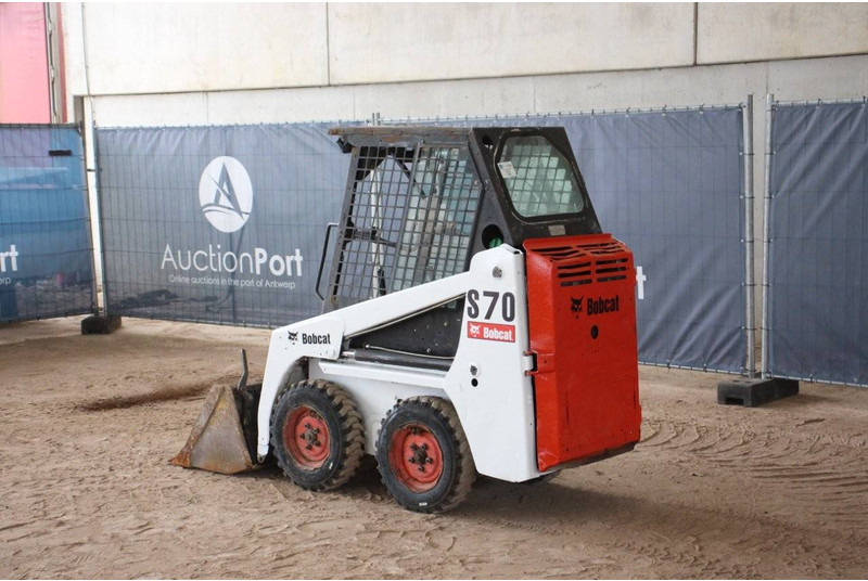Bobcat S70 - Máy xúc lật bánh lốp: hình 3 Bobcat S70 - Máy xúc lật bánh lốp: hình 3