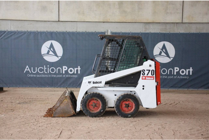 Bobcat S70 - Máy xúc lật bánh lốp: hình 2 Bobcat S70 - Máy xúc lật bánh lốp: hình 2