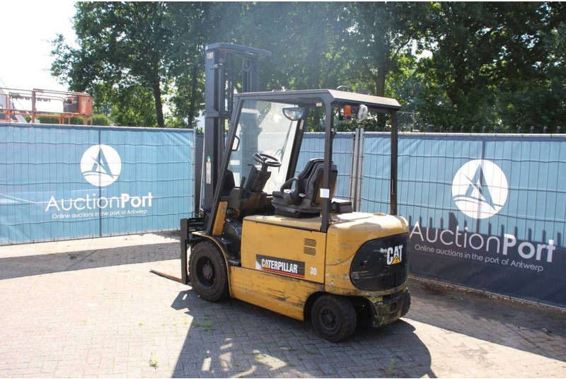 Caterpillar EP30K - Xe nâng điện: hình 3 Caterpillar EP30K - Xe nâng điện: hình 3