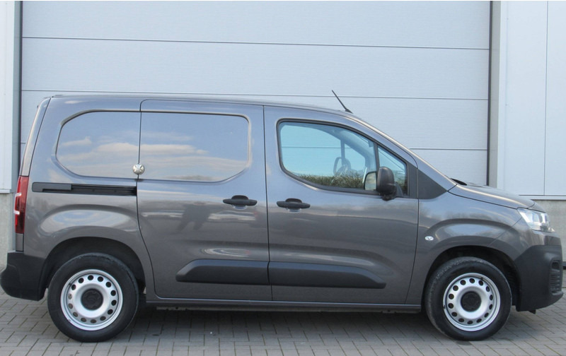 Citroën Berlingo BlueHDi Automatic - Xe van chở hàng: hình 2 Citroën Berlingo BlueHDi Automatic - Xe van chở hàng: hình 2