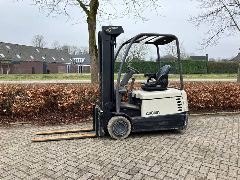 Crown SC4220 - Xe nâng điện: hình 1 Crown SC4220 - Xe nâng điện: hình 1