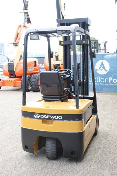 Daewoo B18T2 - Xe nâng điện: hình 5 Daewoo B18T2 - Xe nâng điện: hình 5