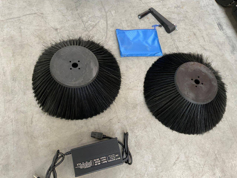 Daewoo DAS80 Zit - Xe quét đường: hình 5 Daewoo DAS80 Zit - Xe quét đường: hình 5