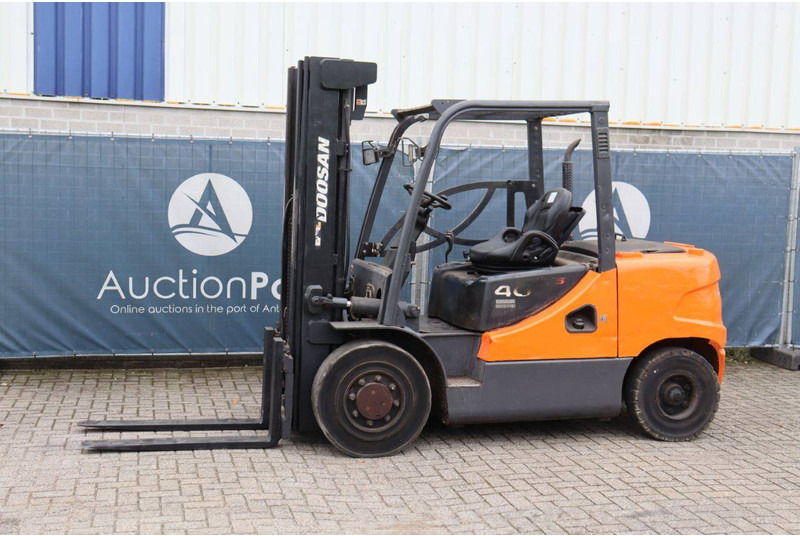 Doosan - Xe nâng diesel: hình 1 Doosan - Xe nâng diesel: hình 1