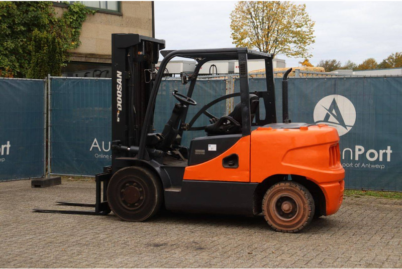 Doosan - Xe nâng diesel: hình 3 Doosan - Xe nâng diesel: hình 3