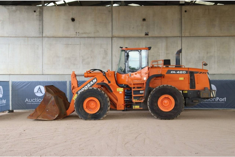 Doosan DL420 - Máy xúc lật bánh lốp: hình 2 Doosan DL420 - Máy xúc lật bánh lốp: hình 2