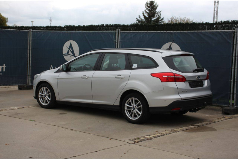 Ford Focus - Sedan: hình 3 Ford Focus - Sedan: hình 3