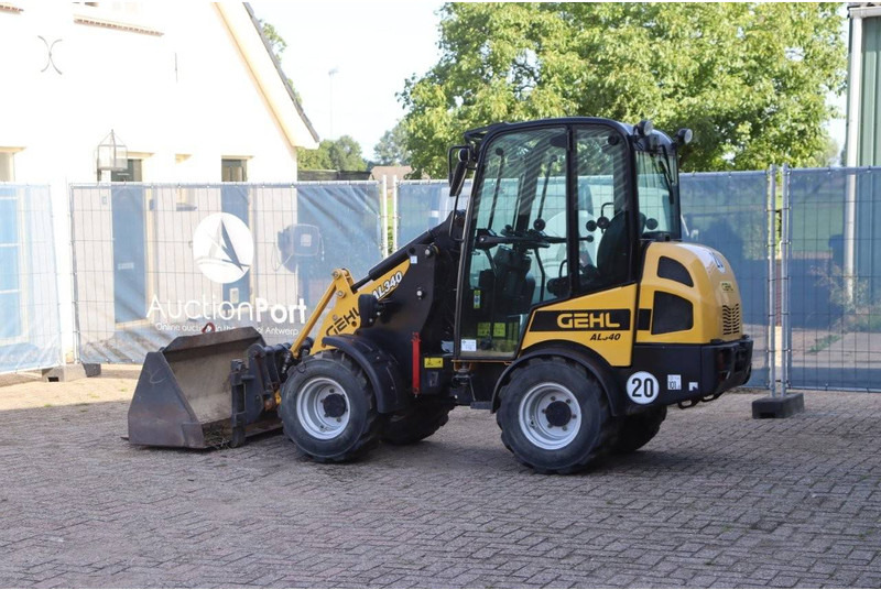 Gehl AL340 - Máy xúc lật bánh lốp: hình 3 Gehl AL340 - Máy xúc lật bánh lốp: hình 3