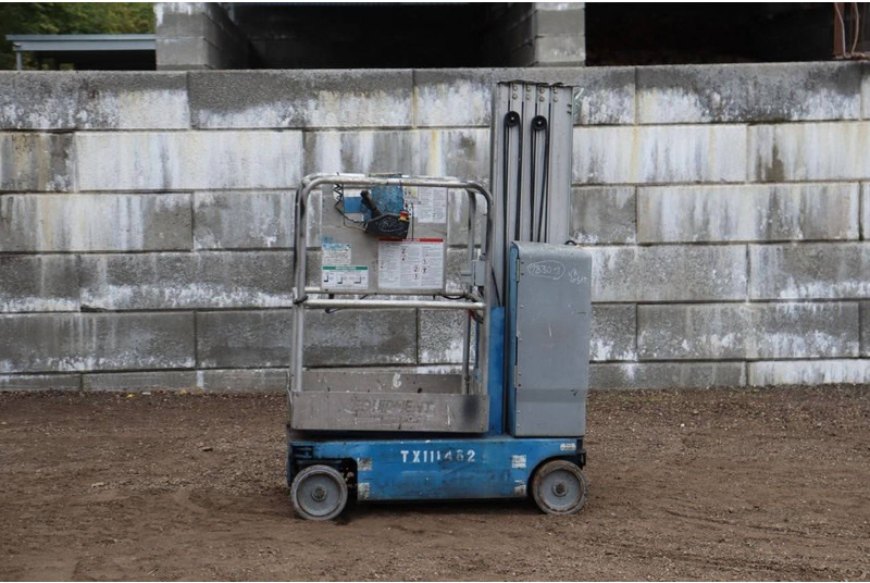 Genie GR20 - Nền bục trên không: hình 1 Genie GR20 - Nền bục trên không: hình 1