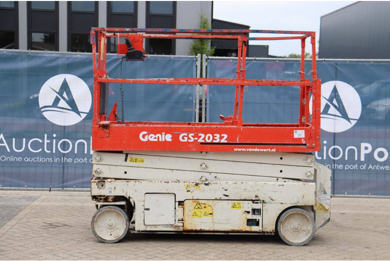 Genie GS-2032 - Máy nâng người hình kéo: hình 2 Genie GS-2032 - Máy nâng người hình kéo: hình 2