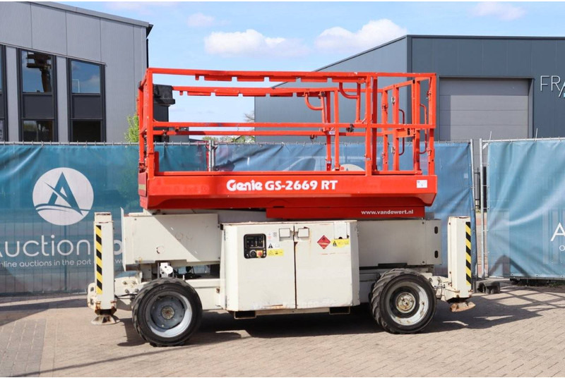 Genie GS-2669 RT - Máy nâng người hình kéo: hình 1 Genie GS-2669 RT - Máy nâng người hình kéo: hình 1