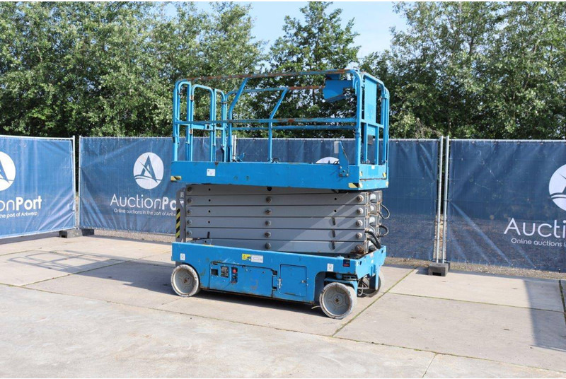 Genie GS4047 - Máy nâng người hình kéo: hình 3 Genie GS4047 - Máy nâng người hình kéo: hình 3