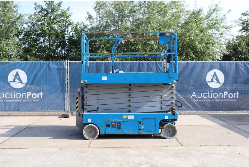 Genie GS4047 - Máy nâng người hình kéo: hình 2 Genie GS4047 - Máy nâng người hình kéo: hình 2