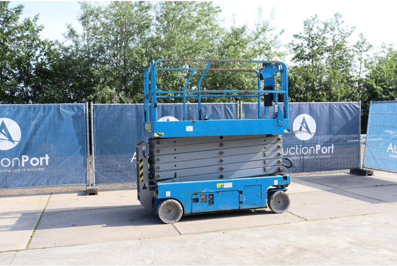 Genie GS4047 - Máy nâng người hình kéo: hình 1 Genie GS4047 - Máy nâng người hình kéo: hình 1