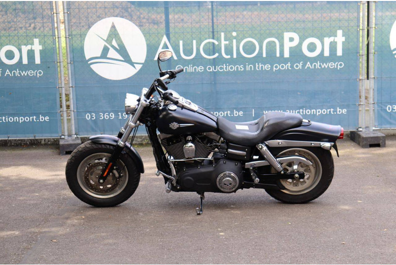 Harley-Davidson Dyna Fat Bob - Xe máy: hình 2 Harley-Davidson Dyna Fat Bob - Xe máy: hình 2