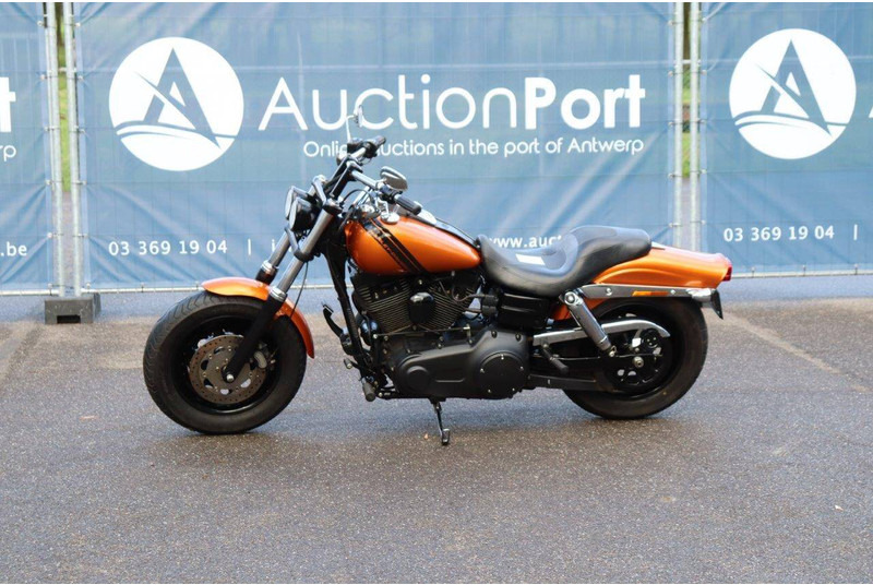Harley-Davidson Dyna Fat Bob - Xe máy: hình 1 Harley-Davidson Dyna Fat Bob - Xe máy: hình 1