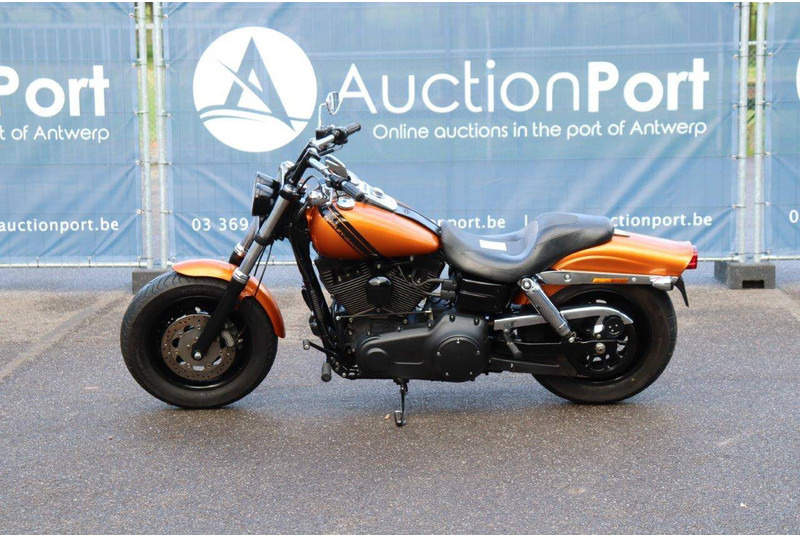 Harley-Davidson Dyna Fat Bob - Xe máy: hình 2 Harley-Davidson Dyna Fat Bob - Xe máy: hình 2