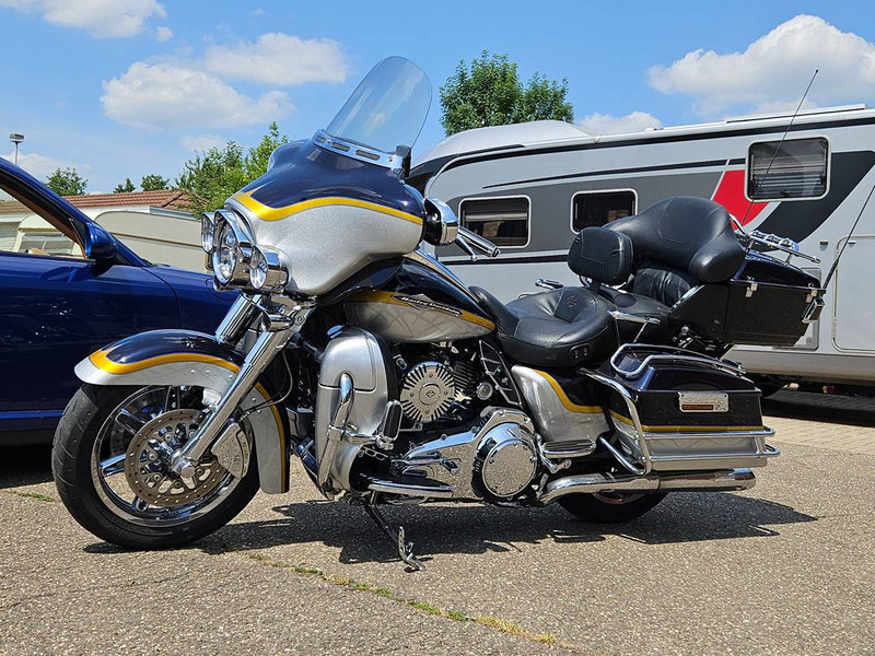 Harley-Davidson Electra Glide Ultra Classic (FLHTCUSE7) CVO - Xe máy: hình 2 Harley-Davidson Electra Glide Ultra Classic (FLHTCUSE7) CVO - Xe máy: hình 2