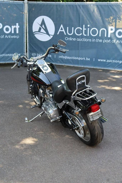 Harley-Davidson Softail Custom - Xe máy: hình 4 Harley-Davidson Softail Custom - Xe máy: hình 4