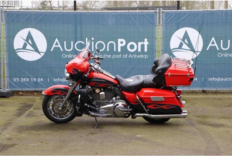 Harley-Davidson Ultra Glide CVO - Xe máy: hình 2 Harley-Davidson Ultra Glide CVO - Xe máy: hình 2