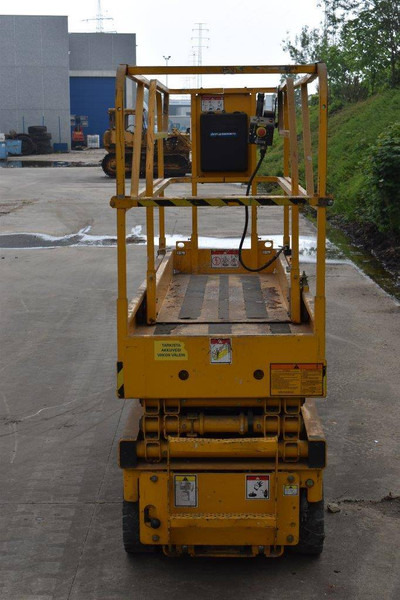 Haulotte Compact 8 - Máy nâng người hình kéo: hình 5 Haulotte Compact 8 - Máy nâng người hình kéo: hình 5