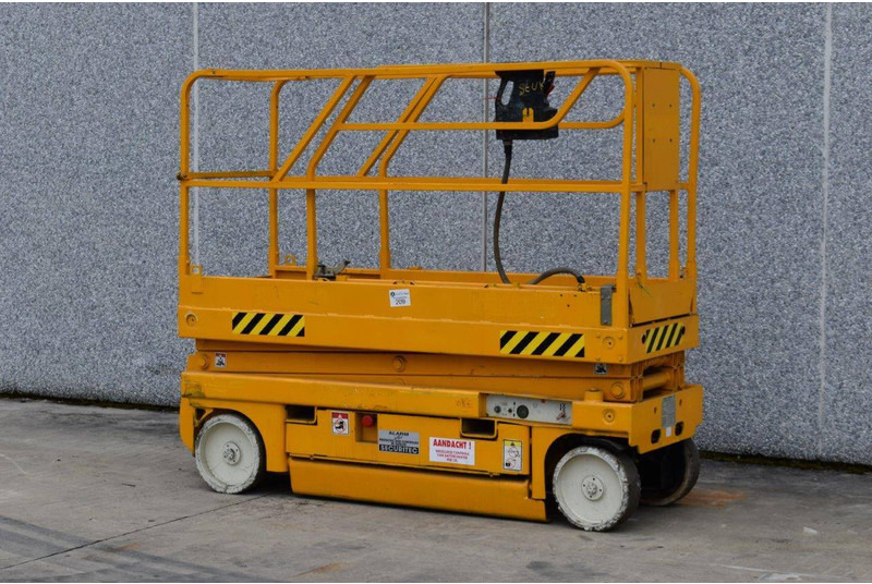 Haulotte Compact 8 - Máy nâng người hình kéo: hình 3 Haulotte Compact 8 - Máy nâng người hình kéo: hình 3