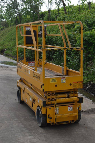 Haulotte Compact 8 - Máy nâng người hình kéo: hình 4 Haulotte Compact 8 - Máy nâng người hình kéo: hình 4