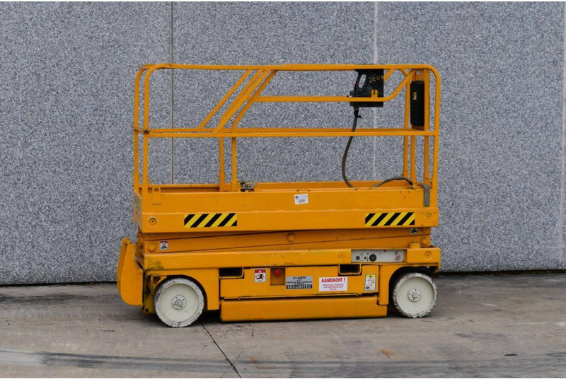 Haulotte Compact 8 - Máy nâng người hình kéo: hình 1 Haulotte Compact 8 - Máy nâng người hình kéo: hình 1