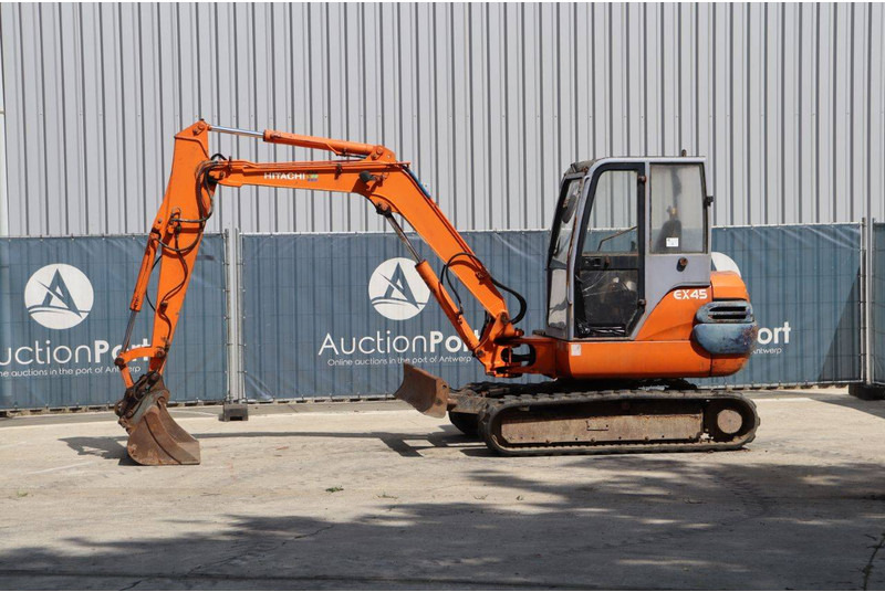 Hitachi EX45.2 - Máy xúc bánh xích: hình 1 Hitachi EX45.2 - Máy xúc bánh xích: hình 1
