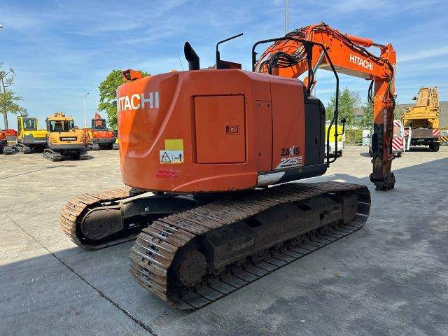 Hitachi ZX225USLC-6 - Máy xúc bánh xích: hình 4 Hitachi ZX225USLC-6 - Máy xúc bánh xích: hình 4