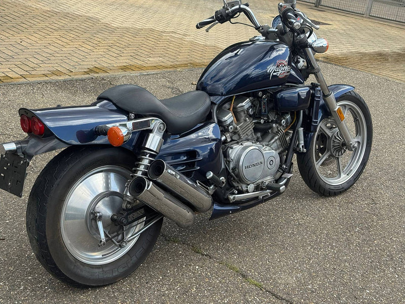 Honda Magna VF750C - Xe máy: hình 2 Honda Magna VF750C - Xe máy: hình 2