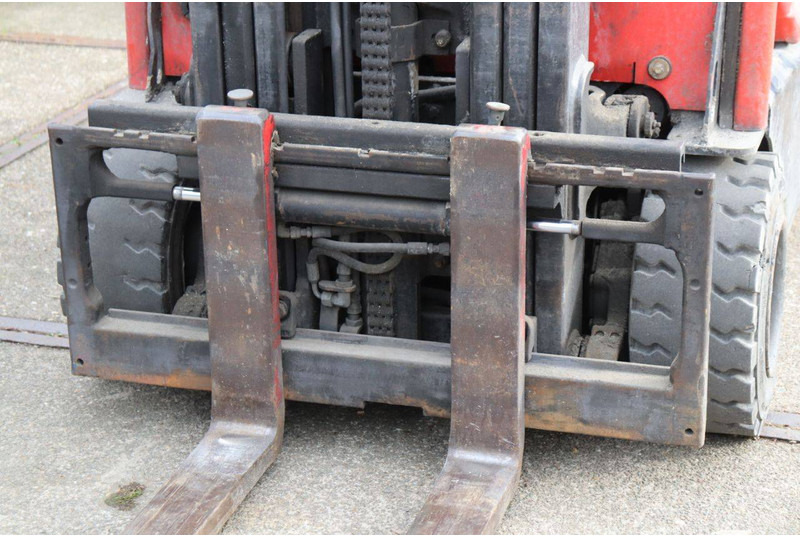 Xe nâng điện Hyster J2.0XNT: hình 11 Xe nâng điện Hyster J2.0XNT: hình 11