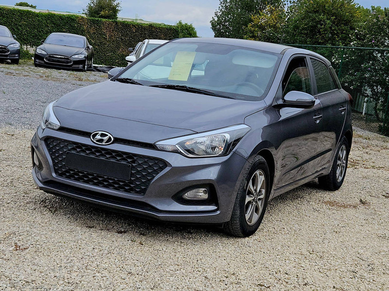 Hyundai i20 1.2 - Sedan: hình 1 Hyundai i20 1.2 - Sedan: hình 1