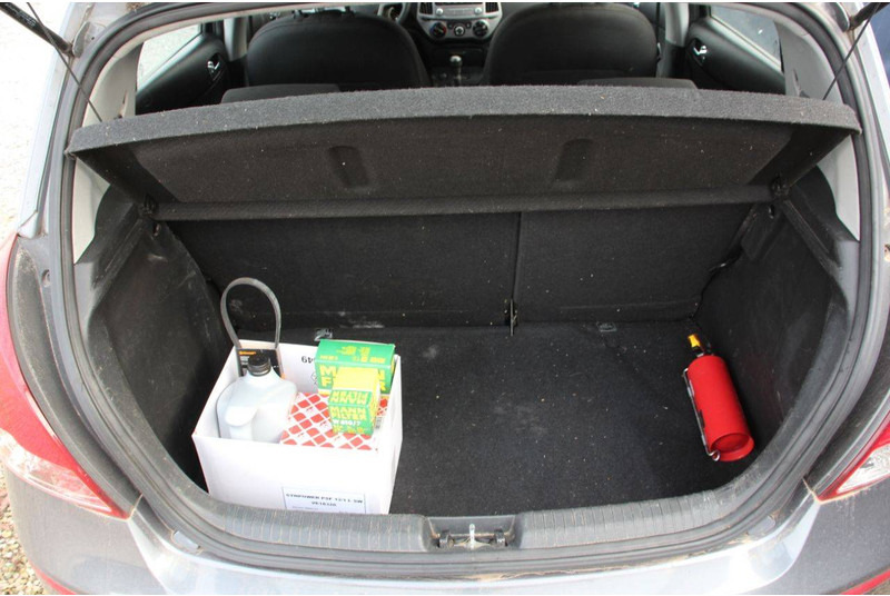 Sedan Hyundai i20: hình 19