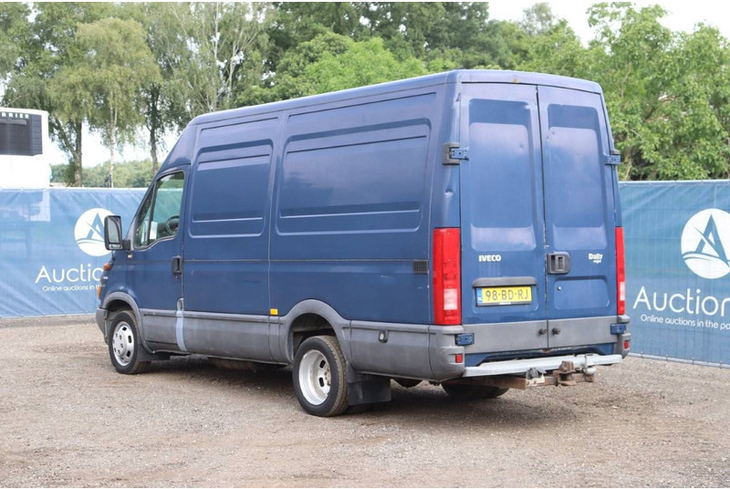 Iveco 35C 13 - Xe van chở hàng: hình 4 Iveco 35C 13 - Xe van chở hàng: hình 4