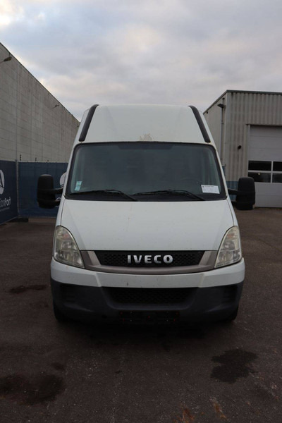 Xe van chở hàng Iveco Daily 35S13: hình 8 Xe van chở hàng Iveco Daily 35S13: hình 8